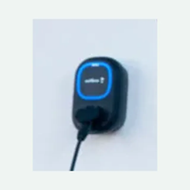 Wallbox Pulsar Max Compacte Wallbox Pulsar Max laadpaal met blauwe ring, productbeeld